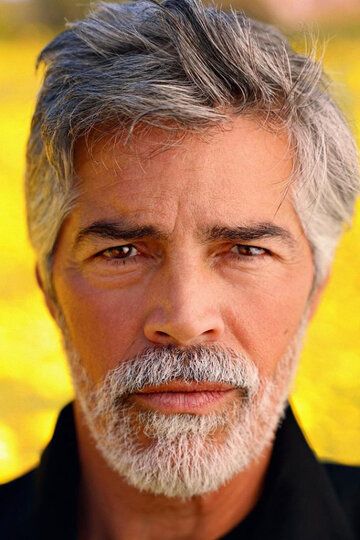 Эсай Моралес / Esai Morales