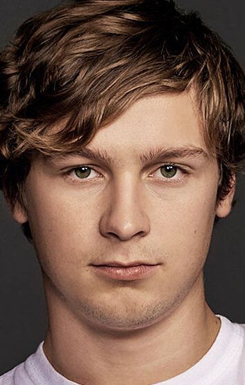 Логан Миллер / Logan Miller