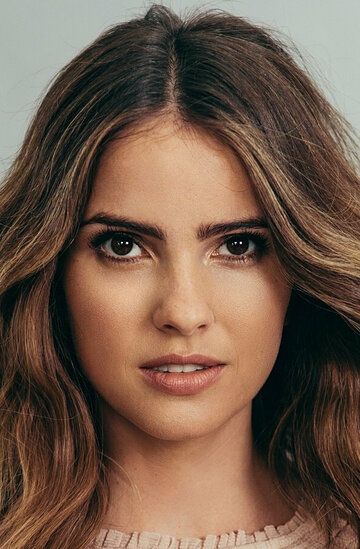Шелли Хенниг / Shelley Hennig