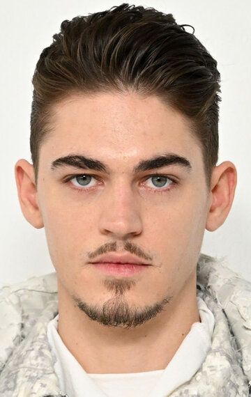 Хиро Файнс-Тиффин / Hero Fiennes Tiffin