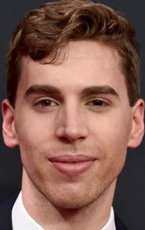 Джордан Джаварис / Jordan Gavaris