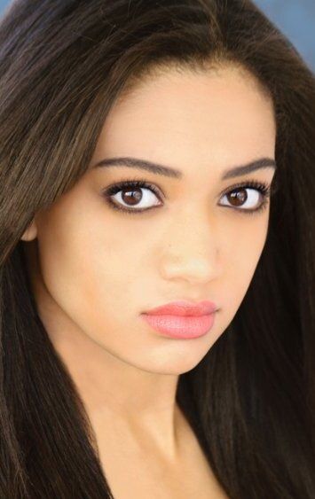 Саманта Логан / Samantha Logan