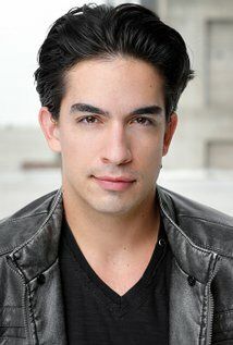 / Manny Alva