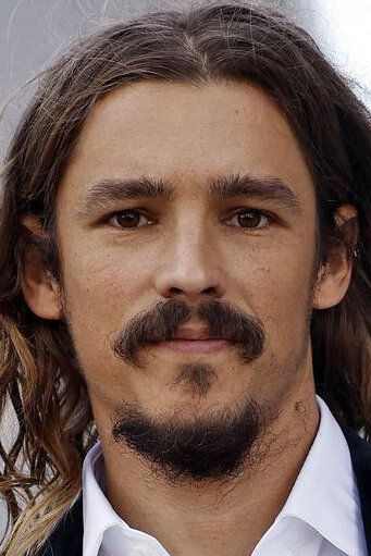 Брентон Туэйтс / Brenton Thwaites