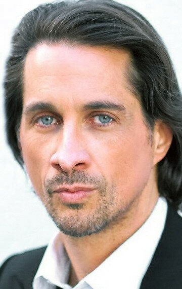 Майкл Истон / Michael Easton