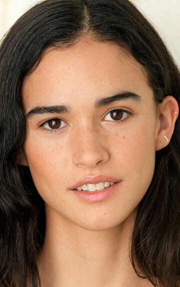  / Emma Pasarow