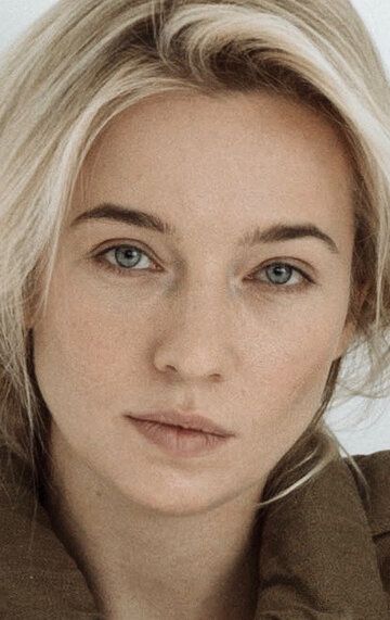 Полина Леонова / 