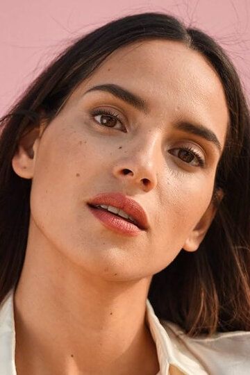 Адриа Архона / Adria Arjona