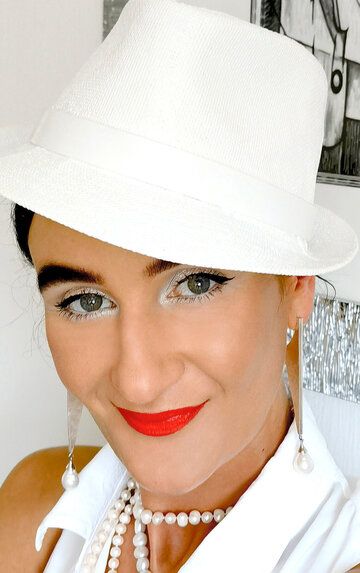 Елена Лисовская / 