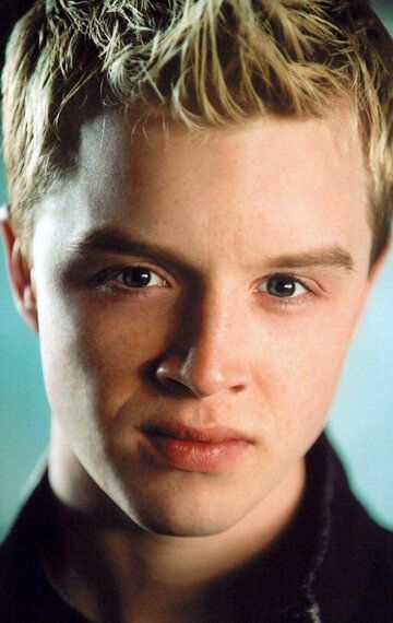 Ноэль Фишер / Noel Fisher