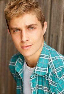 / Alex Cubis