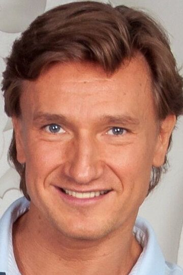 Руслан Асанов / 