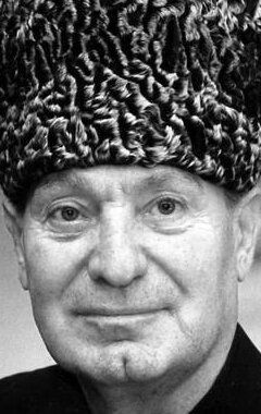 Махмуд Эсамбаев /
