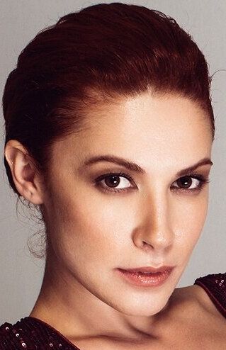 Ачелья Топалоглу / Açelya Topaloglu