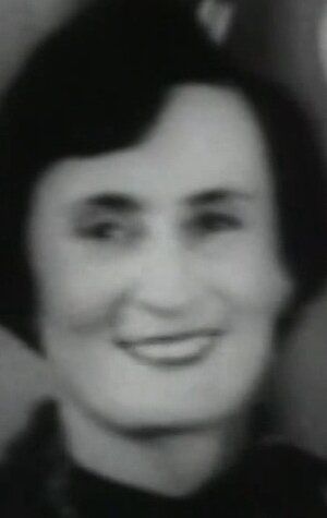 Ева Синельникова /