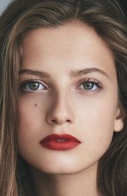  / Zoë Pastelle Holthuizen