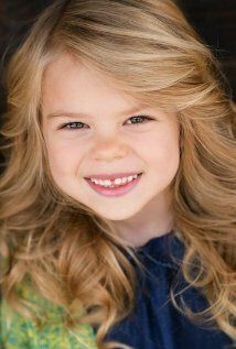 / Scarlett Fernandez
