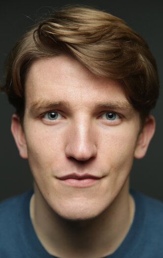 Юэн Митчелл / Ewan Mitchell