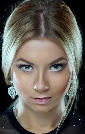 Полина Логунова / 