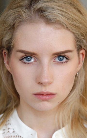 / Lottie Moss