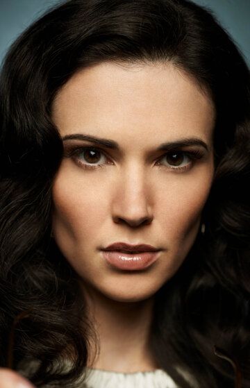Лаура Меннелл / Laura Mennell