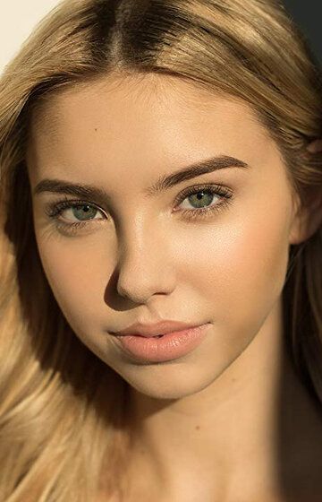 / Raelynn Harper