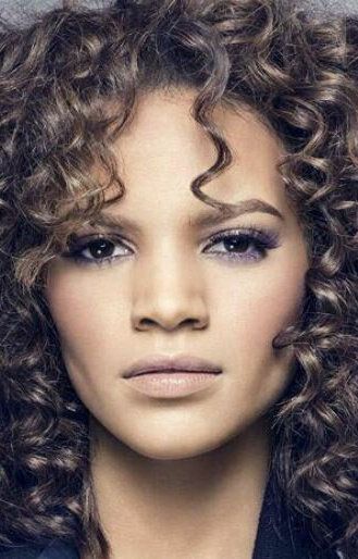 / Leslie Grace