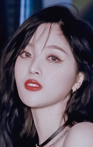У Сюаньи / Wu Xuanyi