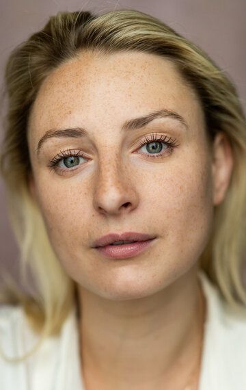 / Lois Brabin-Platt