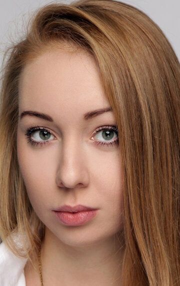 Анна Стурова / 
