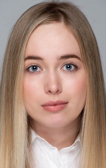 Елена Арутюнова / 