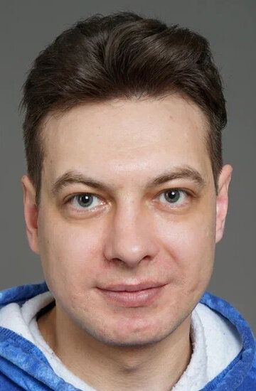 Максим Романов / 