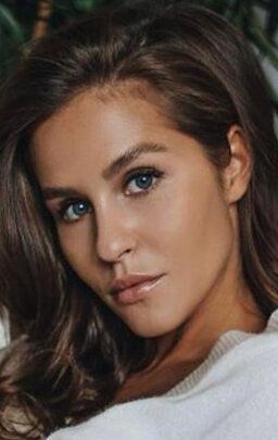 Леонела Мантурова / 