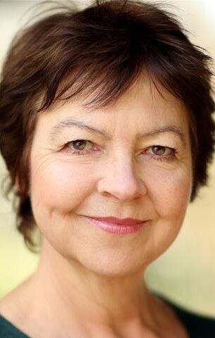 Тесса Пик-Джонс / Tessa Peake-Jones
