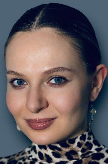 Лаура Дески / 