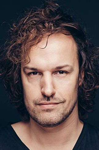  / Mads Riisom